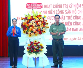 Trao giải thưởng "Gương mặt Công an Bình Dương tiêu biểu"