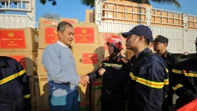 缅甸强震救援纪实：越南公安部捐赠近3吨救援物资