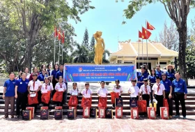 Trung tâm Hỗ trợ thanh niên công nhân và lao động trẻ tỉnh: Tổ chức Hành trình “Tiếp bước truyền thống - Xây dựng tương lai”