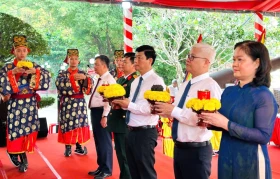 平阳省隆重举行雄王祭祖仪式