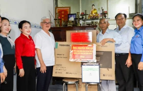 Bí thư Tỉnh ủy thăm các gia đình chính sách, người có công