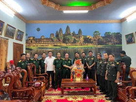 Bộ Chỉ huy Quân sự tỉnh chúc Tết cổ truyền Chol Chnam Thmay tại Tiểu khu Quân sự tỉnh Kratie