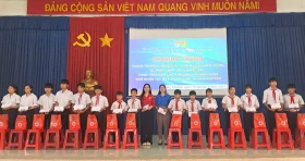 Hội Chữ thập đỏ huyện Bàu Bàng trao hàng trăm phần quà cho người dân, học sinh tỉnh Tây Ninh