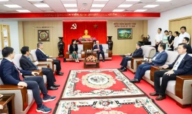 Provincial Party Secretary Committee Nguyen Van Loi receives  China Special Economic Zone Research Center's delegation