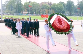 Top Chinese leader pays tribute to President Ho Chi Minh