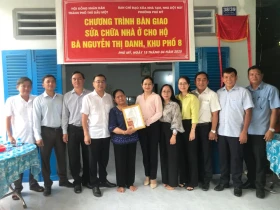 TP.Thủ Dầu Một bàn giao sửa chữa nhà ở cho hộ nghèo