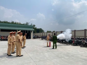 Tập huấn kỹ năng phòng cháy chữa cháy cho lực lượng Cảnh sát giao thông