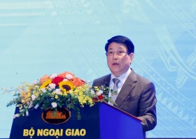 越南国家主席梁强：越南外交在历史各阶段中持续发挥和平建设作用