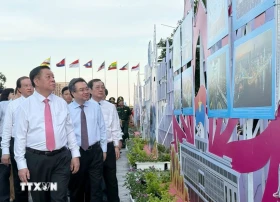 50 năm thống nhất đất nước: Khai mạc triển lãm ảnh về Đại thắng mùa Xuân 1975