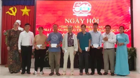 Chủ tịch UBND tỉnh dự Ngày hội "Thống nhất non sông" tại khu phố Chợ, phường Lái Thiêu