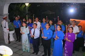 Tuổi trẻ Bình Dương thắp nến tri ân các anh hùng liệt sĩ