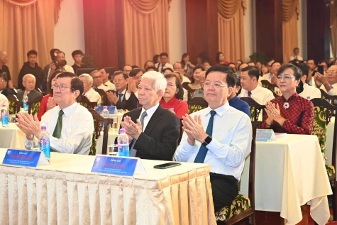 Tổng Bí thư Tô Lâm gửi hoa chúc mừng Báo SGGP kỷ niệm 50 năm ngày ra số báo đầu tiên