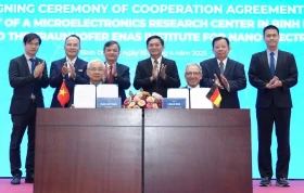 Binh Duong promotes research and development of semiconductor technology industry