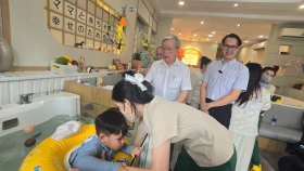 Chủ tịch Trung ương Hội Giáo Dục chăm sóc sức khoẻ cộng đồng Việt Nam thăm Trung tâm chăm sóc trước và sau sinh tại Bình Dương