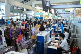 Vietnam sees double-digit growth in air transport during national holiday