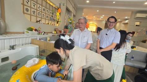 Chủ tịch Trung ương Hội Giáo Dục chăm sóc sức khoẻ cộng đồng Việt Nam thăm Trung tâm chăm sóc trước và sau sinh tại Bình Dương