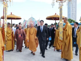 越南国家主席梁强出席2025年联合国卫塞节开幕式