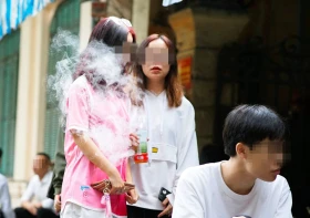 Hút thuốc lá trong nữ sinh, nữ thanh niên: Vấn đề cần nhìn nhận nghiêm túc