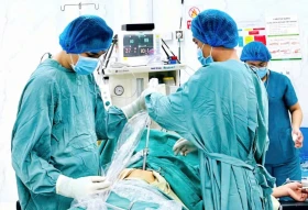Mổ cấp cứu thành công cho bệnh nhân bị vỡ nang buồng trứng, xuất huyết