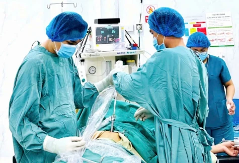 Mổ cấp cứu thành công cho bệnh nhân bị vỡ nang buồng trứng, xuất huyết