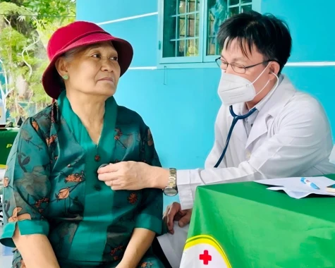 Quan tâm chăm lo sức khỏe người có công
