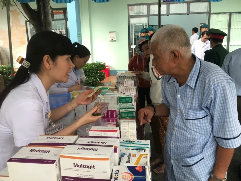 Bệnh viện Quân - Dân y miền Đông: Chung tay làm tốt công tác “Đền ơn đáp nghĩa”