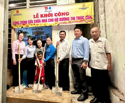 Chi hội Doanh nhân trẻ TP.Thuận An khởi công sửa chữa nhà dột nát