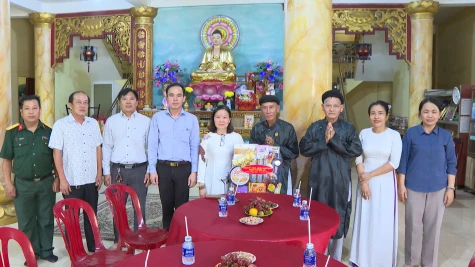 Lãnh đạo TP.Bến Cát thăm cơ sở và chức sắc Phật giáo nhân dịp lễ Phật Đản năm 2025