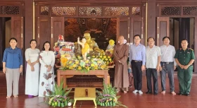Leaders of Ben Cat visit Buddhist facilities and religious dignitaries on the occasion of Buddha's birthday in 2025