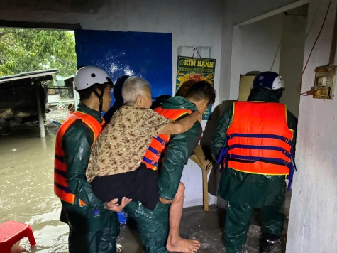 Lực lượng vũ trang tỉnh tích cực hỗ trợ người dân, tránh thiệt hại do thiên tai gây ra