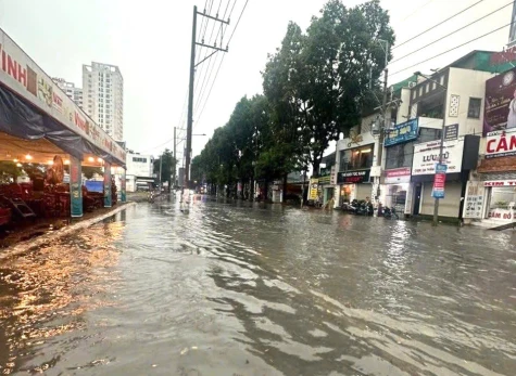 Mưa lớn làm hư hỏng một số công trình, cúp điện tạm thời