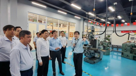 Đoàn công tác của Bộ Khoa học và Công nghệ tham quan hệ sinh thái đổi mới sáng tạo tại Đại học Quốc tế Miền Đông