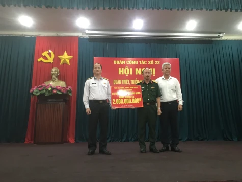 Tỉnh Bình Dương tặng Quân chủng Hải quân 2 tỷ đồng đóng tàu CQ