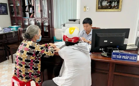 Trung tâm Trợ giúp pháp lý: “Điểm tựa” của người yếu thế