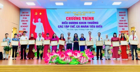 Huyện Phú Giáo: Tuyên dương các tập thể, cá nhân tiêu biểu thực hiện Chỉ thị số 05-CT/TW