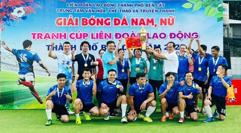 TP.Bến Cát: Bế mạc Giải bóng đá tranh Cúp Liên đoàn Lao động