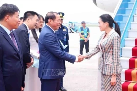 泰国总理佩通坦抵达河内 开始对越南进行正式访问