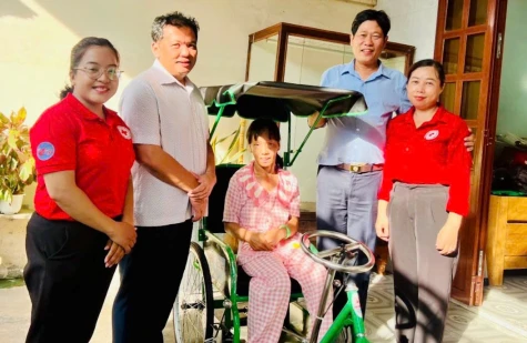 Nữ cán bộ chữ thập đỏ tích cực trong hoạt động nhân đạo