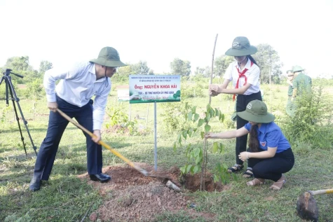 Phú Giáo phát động Tết trồng cây “Đời đời nhớ ơn Bác Hồ” năm 2025