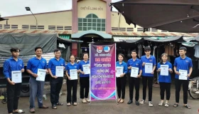 “Đi từng ngõ, gõ từng nhà”, đưa chuyển đổi số đến nhà dân