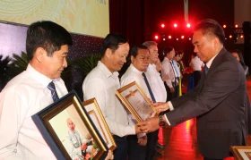 Tiếp tục đẩy mạnh việc học tập và làm theo Bác đi vào chiều sâu, lan tỏa mạnh mẽ trong toàn xã hội