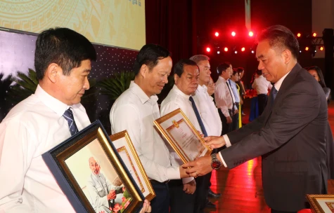 Tiếp tục đẩy mạnh việc học tập và làm theo Bác đi vào chiều sâu, lan tỏa mạnh mẽ trong toàn xã hội