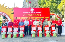 Practical "Zero-dong market" supports needy people