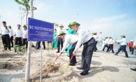 平阳省举行 “世世代代铭记胡伯伯功劳”的植树节