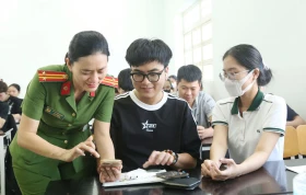 Tích cực tuyên truyền, hướng dẫn người dân góp ý kiến dự thảo sửa đổi Hiến pháp qua ứng dụng VneID