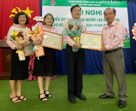 Gương sáng trong thi đua lao động giỏi, lao động sáng tạo