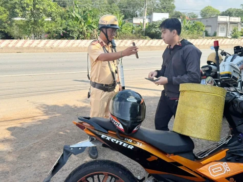 Sau 1 tháng ra quân cao điểm bảo đảm trật tự an toàn giao thông: Nhiều chuyển biến tích cực