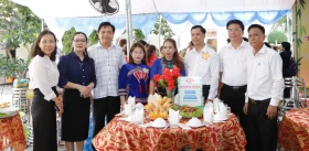 Ấm áp bữa cơm đại đoàn kết