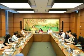 Quốc hội thảo luận về phát triển kinh tế-xã hội và tình hình ngân sách