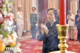 Dòng người xúc động đến viếng nguyên Chủ tịch nước Trần Đức Lương